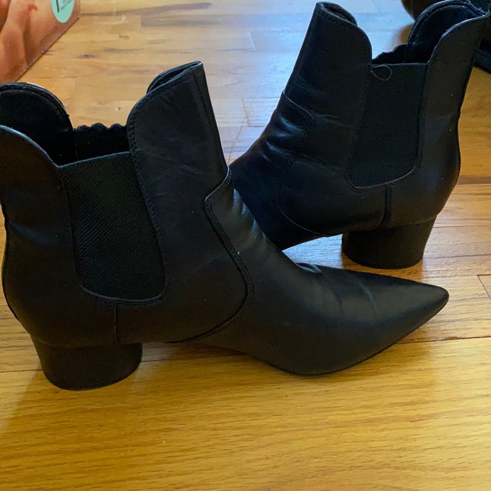 Kendall& Kylie Logan black Circle Heel Booties